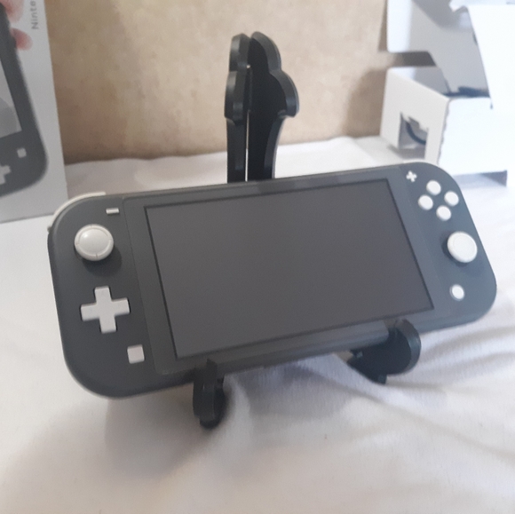 Nintendo Switch Lite - Picture 3 of 10